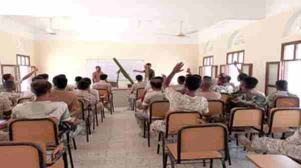 تدشين دورة تدريبية لسلاح الهاون بمدرسة التدريب القتالي بالمنطقة العسكرية الثانية بحضرموت