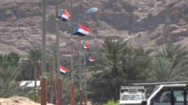 شباب الغضب يواصلون رفع الأعلام الجنوبية في مدن حضرموت