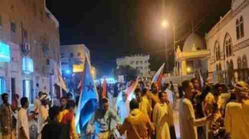 احتفالا بذكرى ثورة 14 أكتوبر.. مسيرة جماهيرية في وادي حضرموت