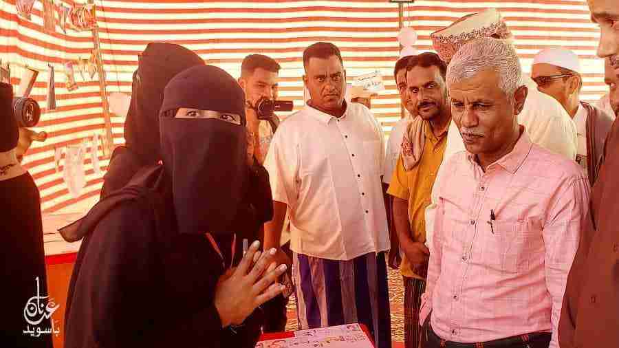 جمعية رعاية الشباب الخيرية بالشحر تدشن معرضها الخيري المتزامن مع شهر التوعية بسرطان الثدي