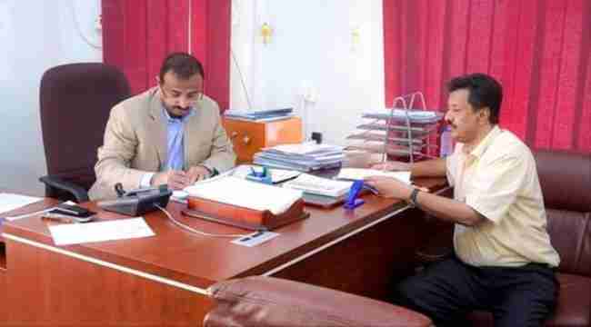 محافظ شبوة يطمئن على الاستعدادات في رضوم للإعصار تيج