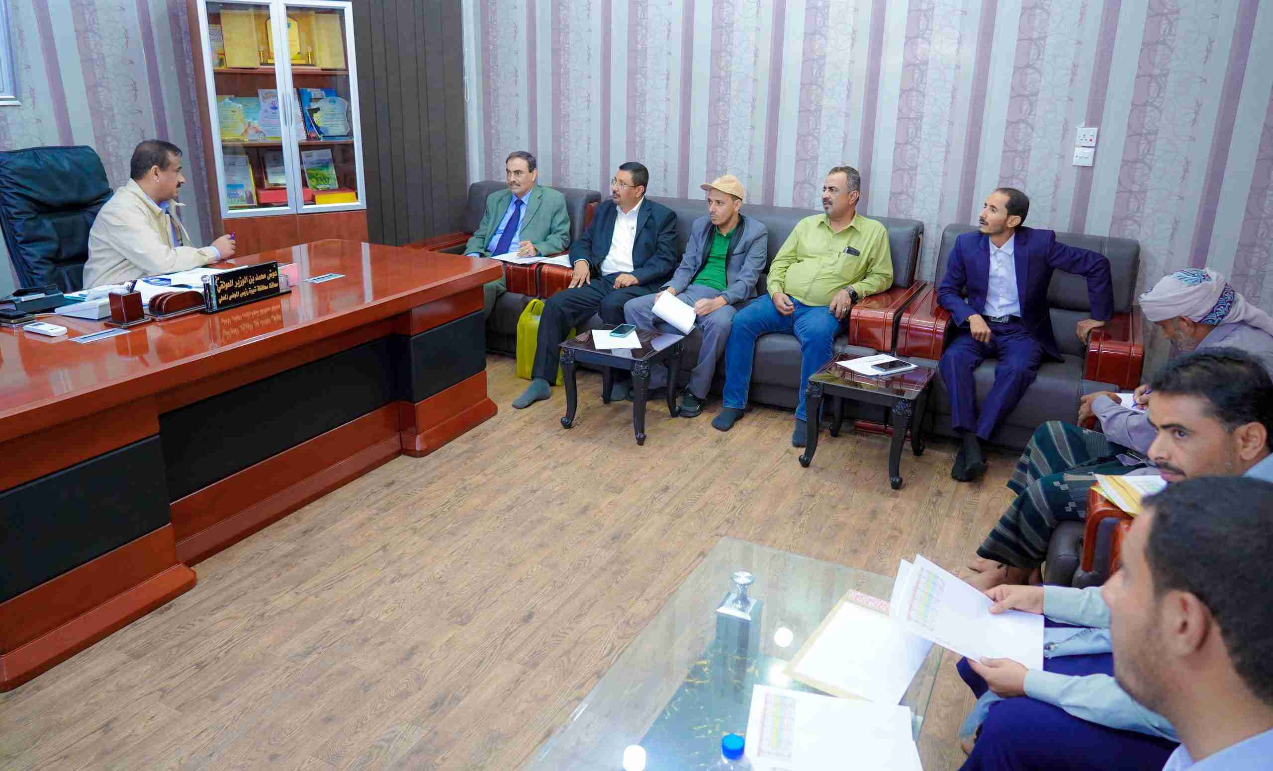 محافظ شبو يلتقي برئيس واعضاء اللجنة الاشرفية للغاز .