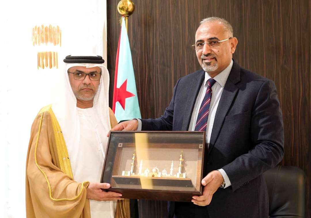 الرئيس  القائد عيدروس الزُبيدي يستقبل سفير دولة الإمارات العربية المتحدة