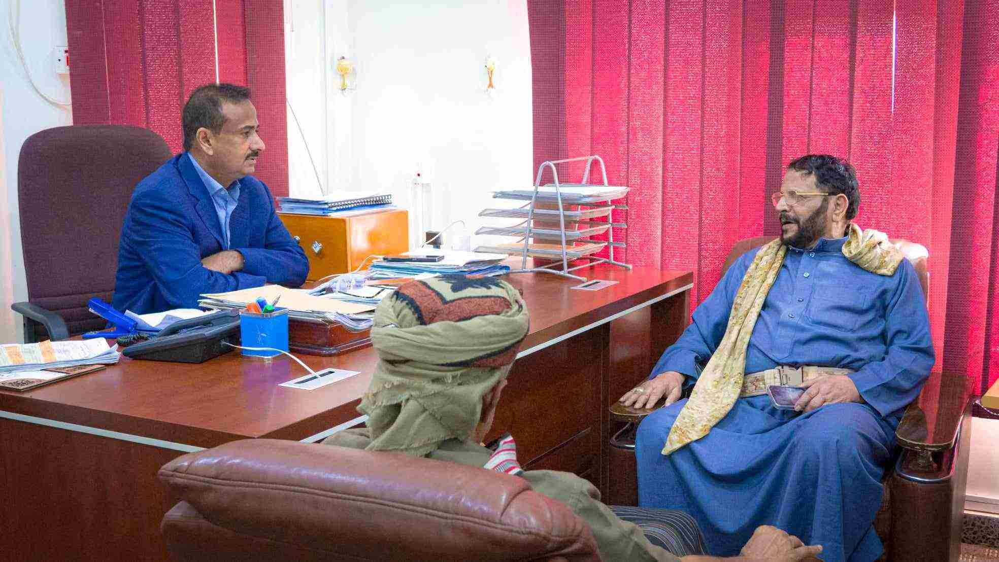 المحافظ السابق لشبوة يشيد بالمحافظ بن الوزير وما حققه من انجازات في المحافظة ويدعوا لمساندة جهوده