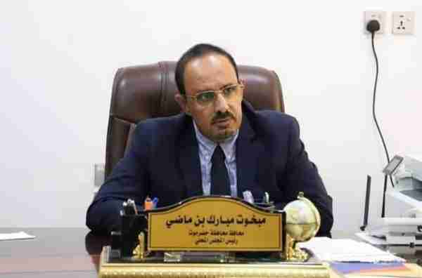 محافظ حضرموت يصدر قرارات بتكليفات بمديرين لهيئة الاراضي ومكتب النفط بالوادي والواجبات الزكوية بالساحل