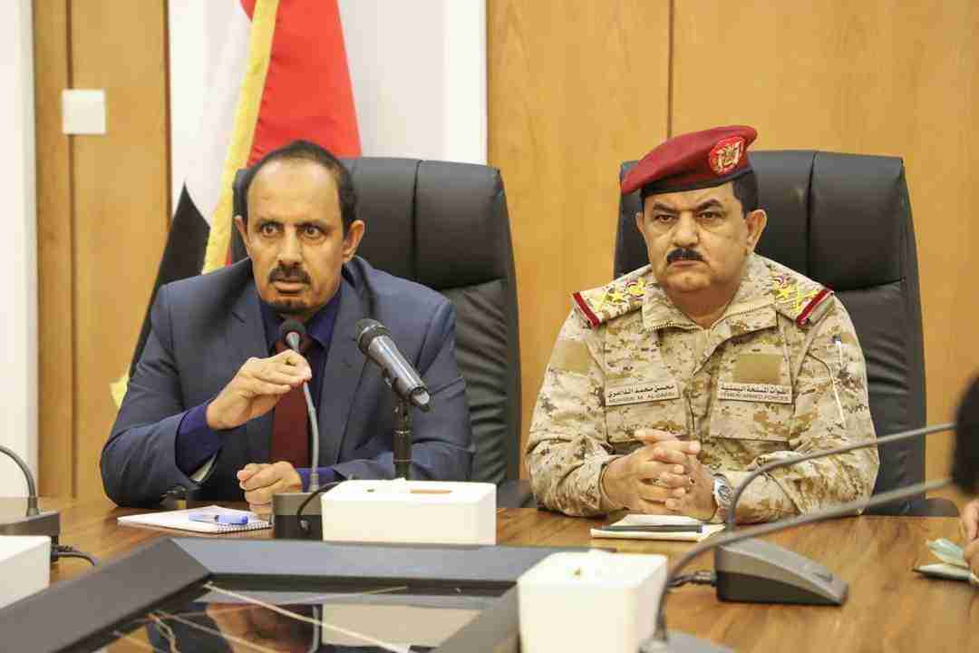 محافظ حضرموت ووزير الدفاع يترأسان اجتماعًا للجنة الأمنية بالمحافظة
