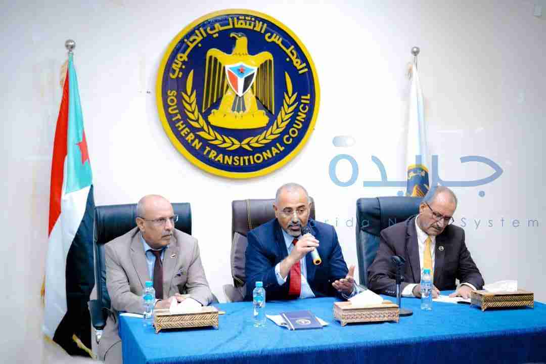 الرئيس الزُبيدي يرأس اجتماعا موسعا لهيئة الرئاسة والهيئات المساعدة ولجان الجمعية الوطنية ودوائر الأمانة العامة