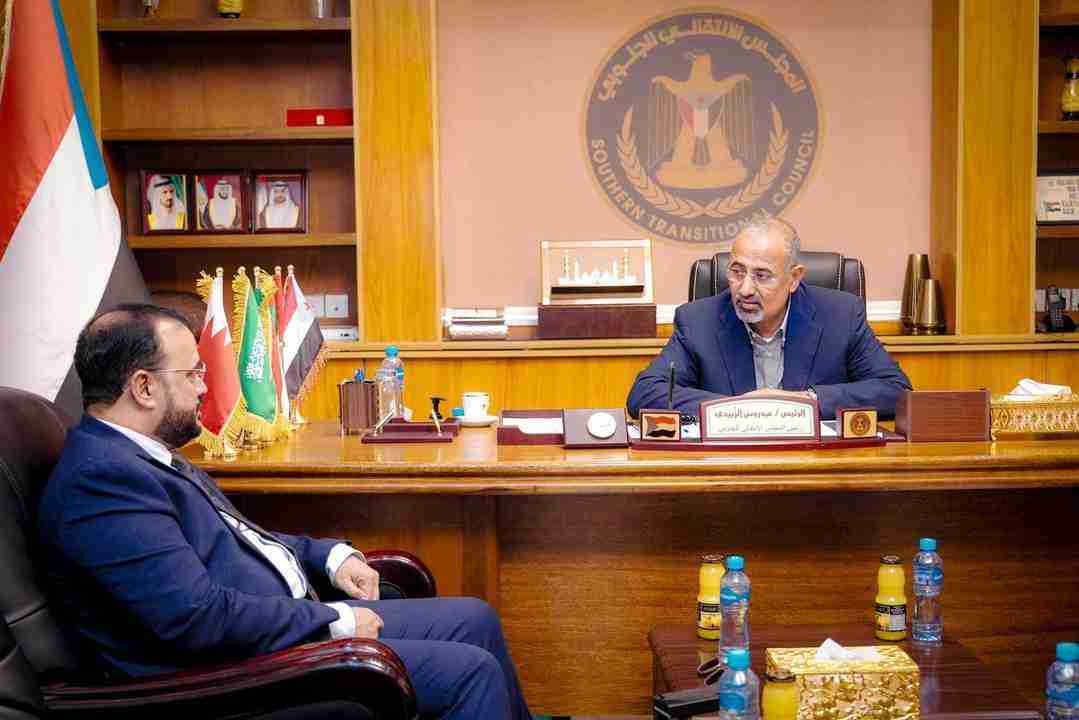 الرئيس القائد عيدروس الزُبيدي يوجه بسرعة إنجاز تأهيل الخط البحري ومعالجة أضرار الإعصار "تيج