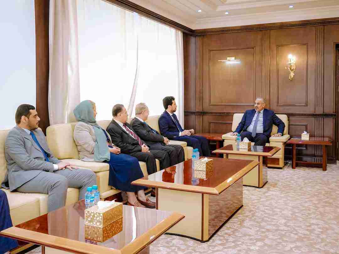 الرئيس القائد عيدروس الزُبيدي يناقش مع رئاسة هيئة التشاور والمصالحة التطورات السياسية وجهود إحلال السلام